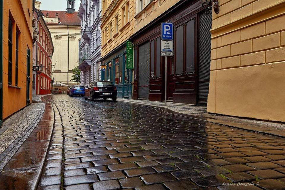 Apart Near The Charles Bridge Prag Eksteriør billede